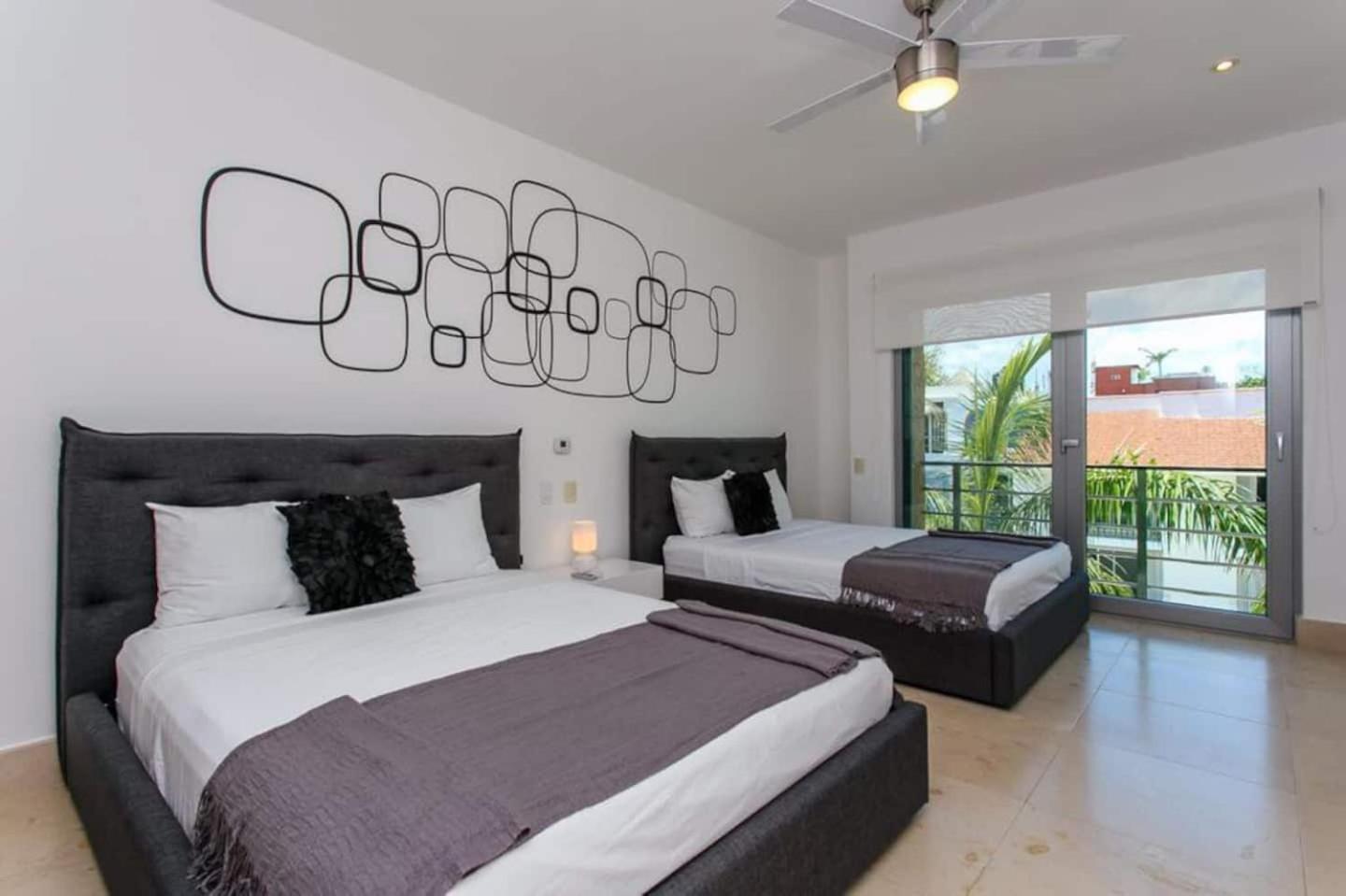 Luxurious & Central Condo In Playa Steps From The Beach Playa del Carmen Oda fotoğraf