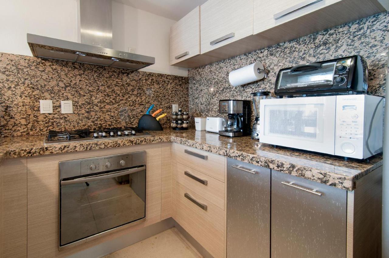 Luxurious & Central Condo In Playa Steps From The Beach Playa del Carmen Dış mekan fotoğraf